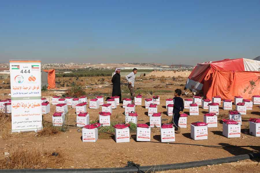 الرحمة العالمية قدمت 1000طرد غذائي للاجئين السوريين بالأردن
